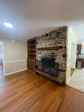 4-bedroom Duplex with AC and WiFi in Dalton GA